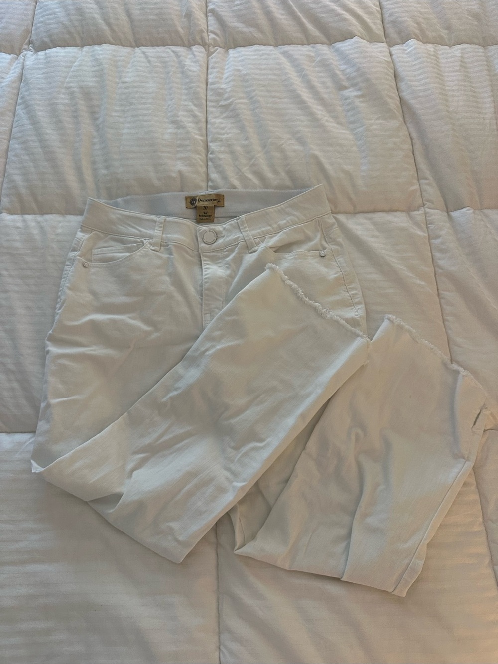 Democracy White Women's Crop Frayed Hem Jeans